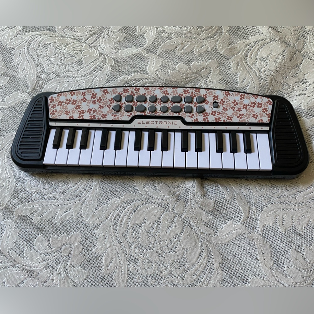 Electronic Keyboard Small Lap
Keyboard Light Pink Floral